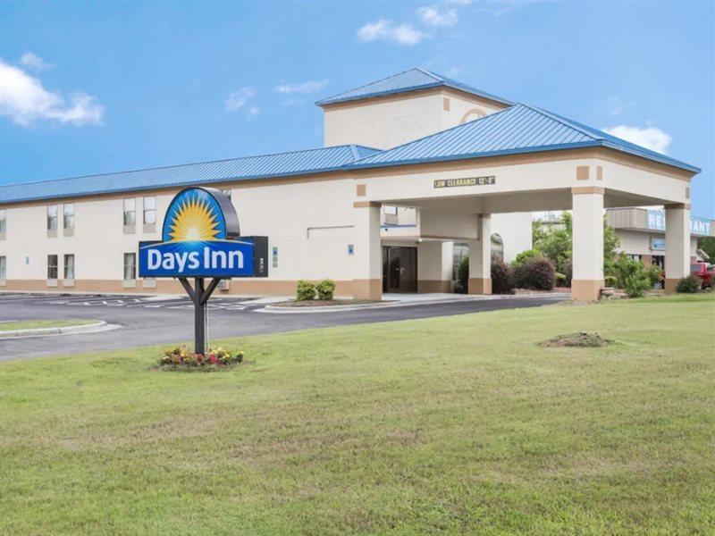 Days Inn By Wyndham Selma Exterior photo