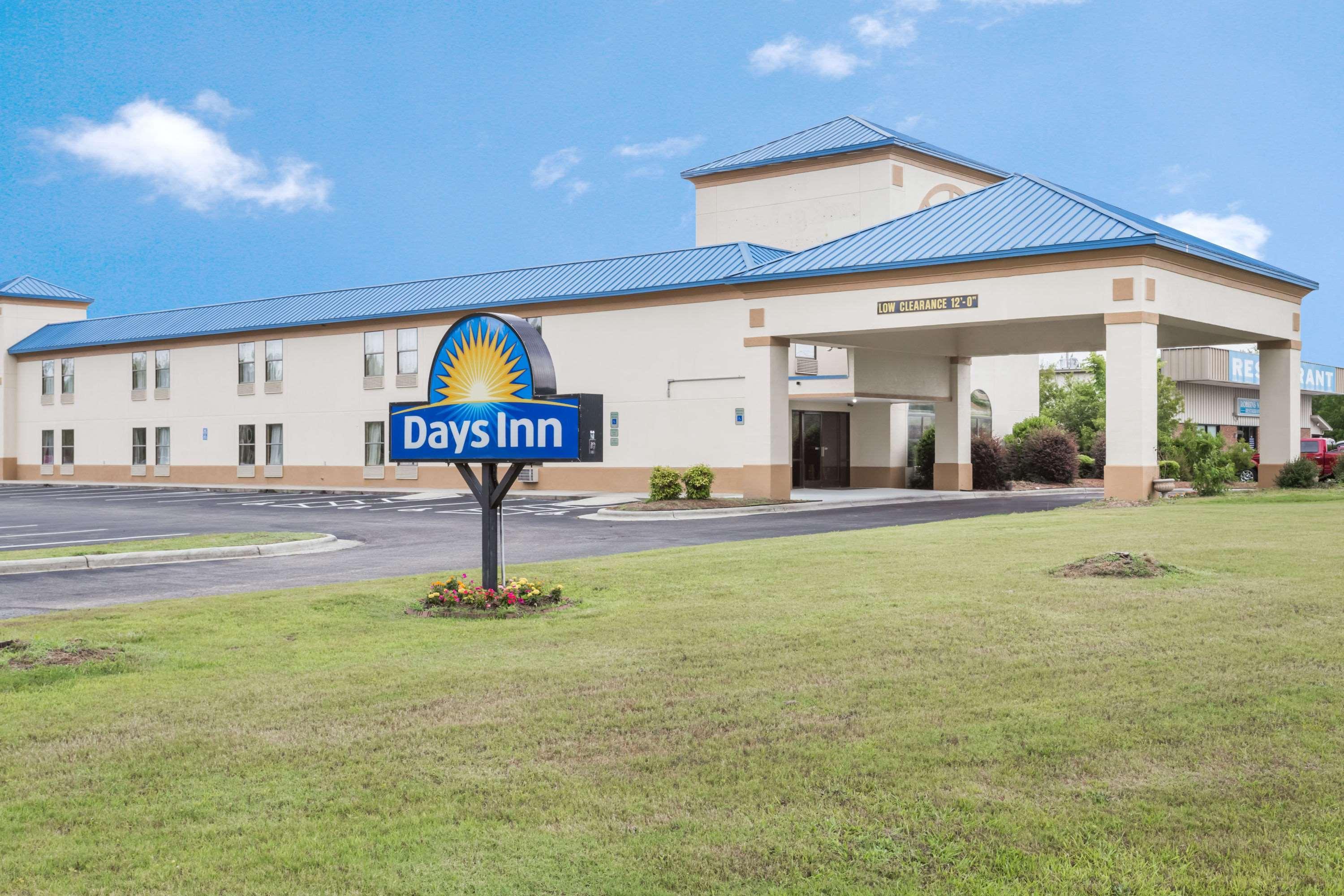 Days Inn By Wyndham Selma Exterior photo