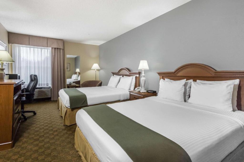 Days Inn By Wyndham Selma Exterior photo